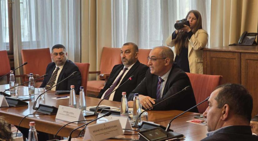 Feszült hangulatban állította össze választási listáját a roma országos önkormányzat