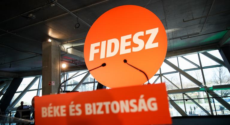 Medián: Az ismeretlen fideszeseket is alkalmasabbnak gondolják az emberek, mint a Tisza jelöltjeit