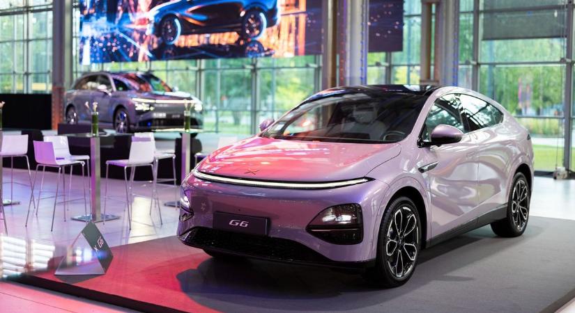 Nyílik a Tesla-verő kínai márka budapesti kereskedése - percek alatt tölt fel és az egyik modell már repülni is tud – videó!