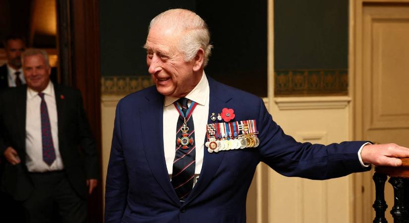 Ilyen nincs! Eladó Károly király hajtincse – hihetetlen árat kérnek érte