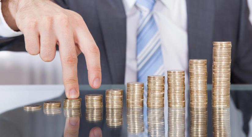 Csak a munkavállalók fele számíthat jövőre béremelésre