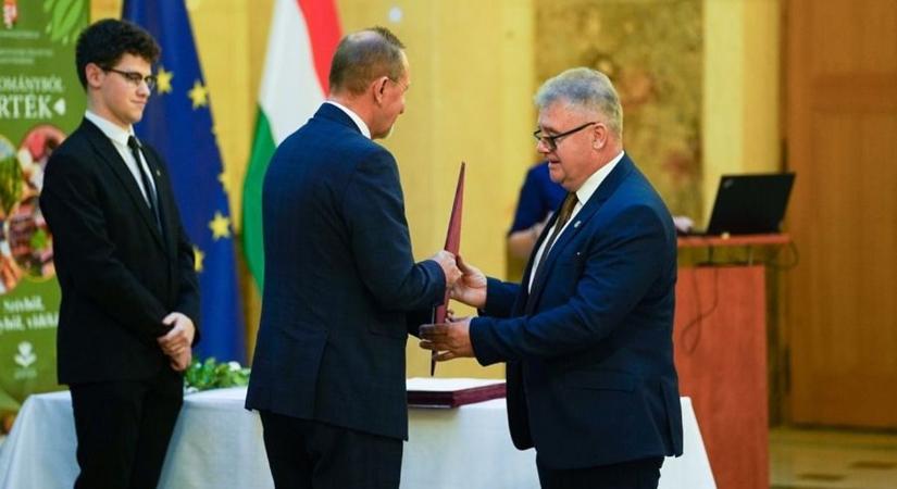 Rangos elismerést kapott Mezőszilas önkormányzata