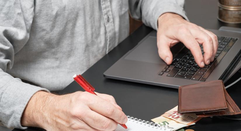 Katás vállalkozók ezreinek van akkora adótartozása, hogy megszűnhet a kataalanyiságuk