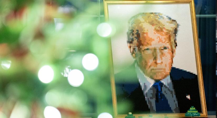 Melania Trump bemutatta a luxus-dekort karácsonyra: óriás Trump-legó is befigyel!