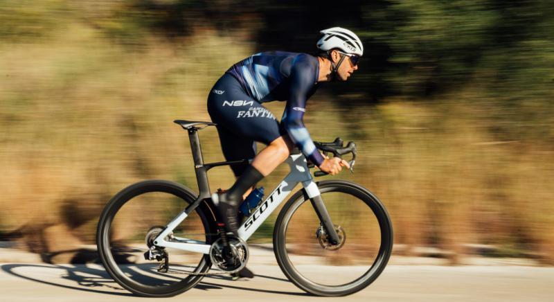 j identits, j kerkprok, Scott bringk nyergeiben folytatja az NSN Cycling Team