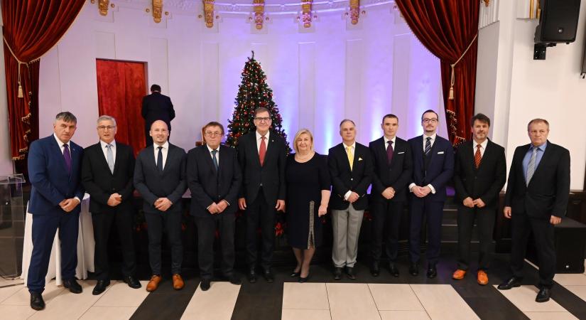 A gazdaság szolgálatában - Elismerést vehetett át a Weinberg ügyvezetője