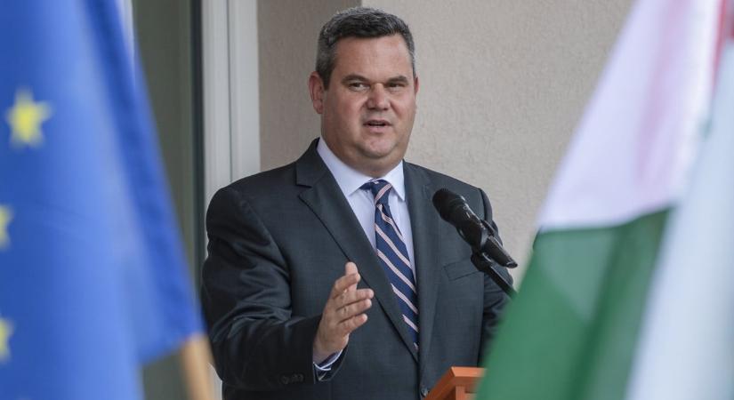 Takács Péter megmentette a 444 riporterét, videón a nem mindennapi eset