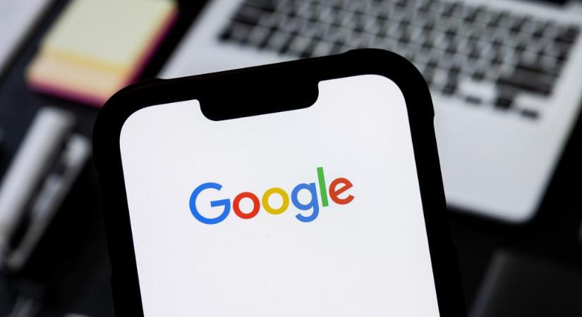 Botrányos újítást tesztel a Google