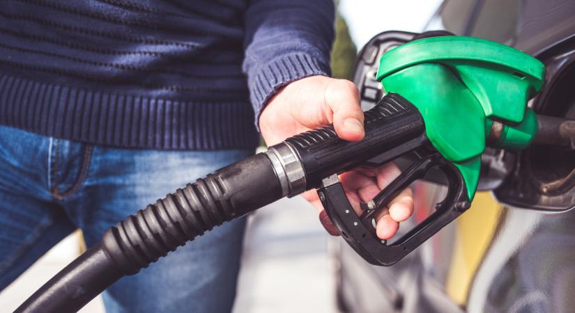 Óriási üzemanyagkedvezményt robbantott az Auchan: napokon keresztül ennyiért tankolhatsz