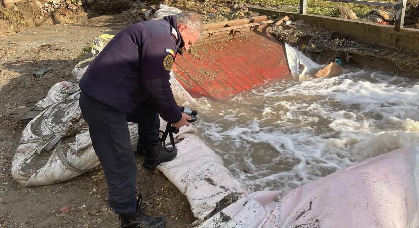 Kutat fúrtak az udvaron, gáz tört fel – Összeült a vészhelyzeti bizottság