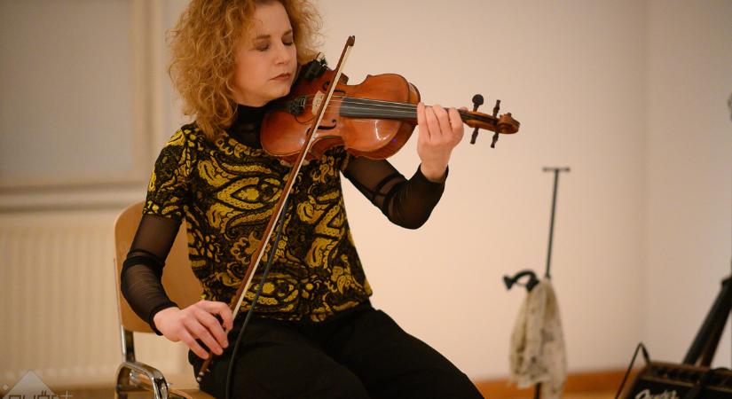 Kézdy Luca varázslatos SZÓLÓ-estje az Esterházy-palotában