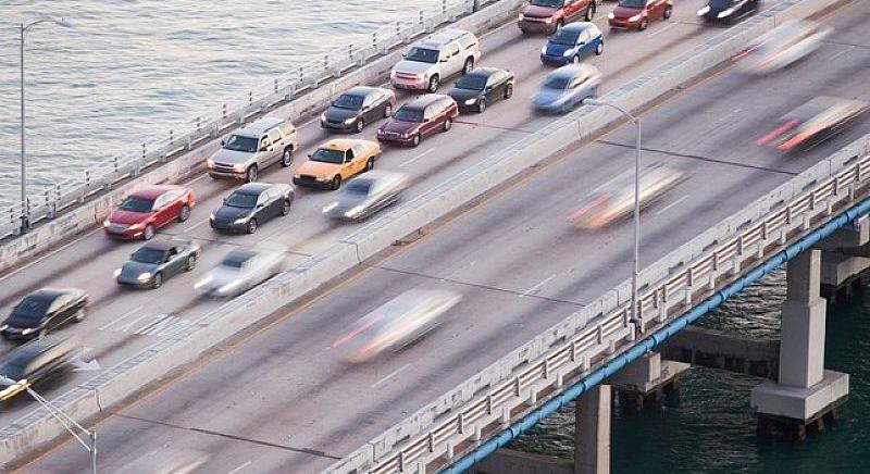 Enyhít a károsanyag-kibocsátási szabályain az USA