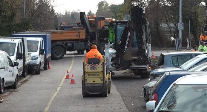 Nem elég az útfelújítás, rendkívüli hiba miatt állhat be teljesen a 11-es főút Szentedrénél