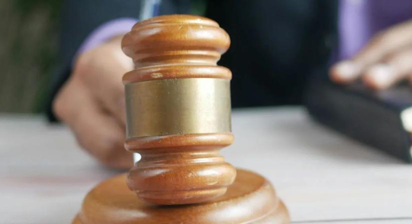 Brutális családi tragédia: az apa végignézte, mit tett az anya a gyermekkel