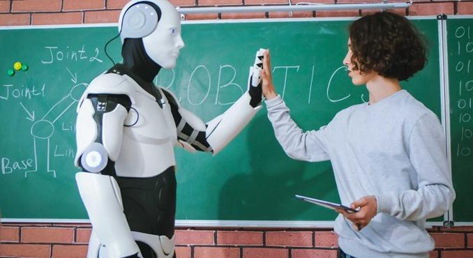 Tavasszal jöhet a kötelező AI-oktatás a szakképzésben is