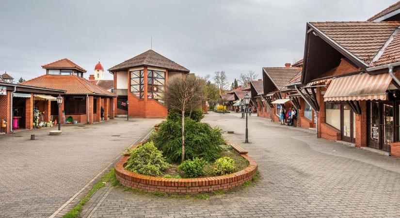 Elesett és meghalt egy férfi a barcsi piactér wc-je mellett