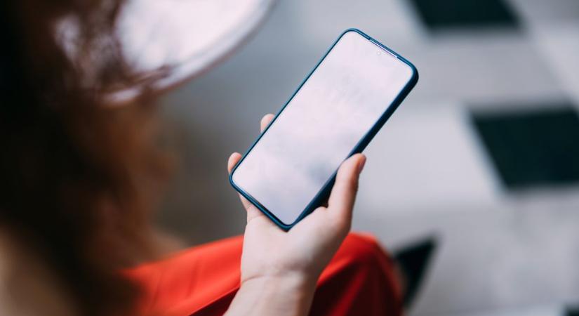 Ezért zsibbad a kisujja mobilozás közben