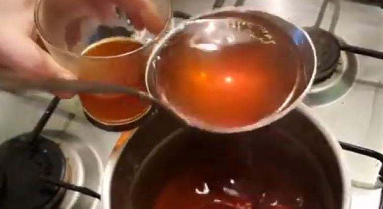 Köhögés ellen hagymatea, így készítsd el egyszerűen