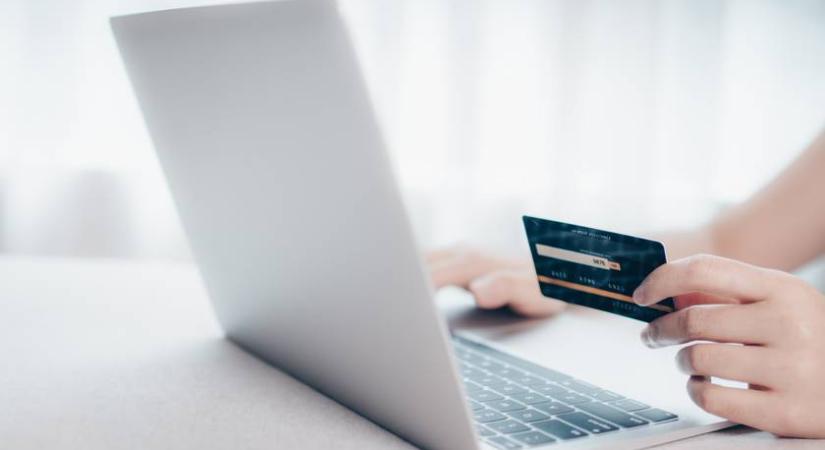 Országos leállás jön az egyik legnagyobb hazai banknál: az online vásárlás sem fog működni