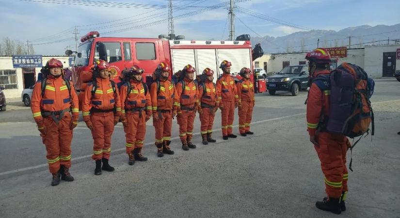 Brutális földrengés rázta meg Kínát, Kazahsztánban kitört a pánik