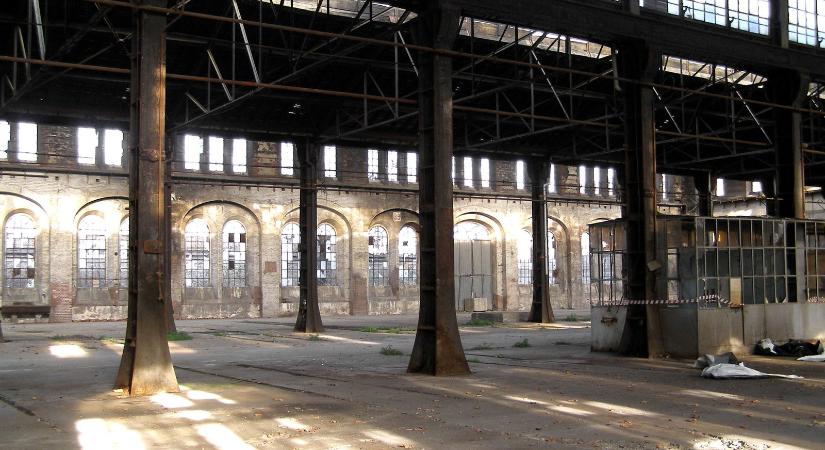 Óriási monstrumokat szállítottak Budapestre az éj leple alatt, az ok rendkívüli, példátlan ami a fővárosban történt