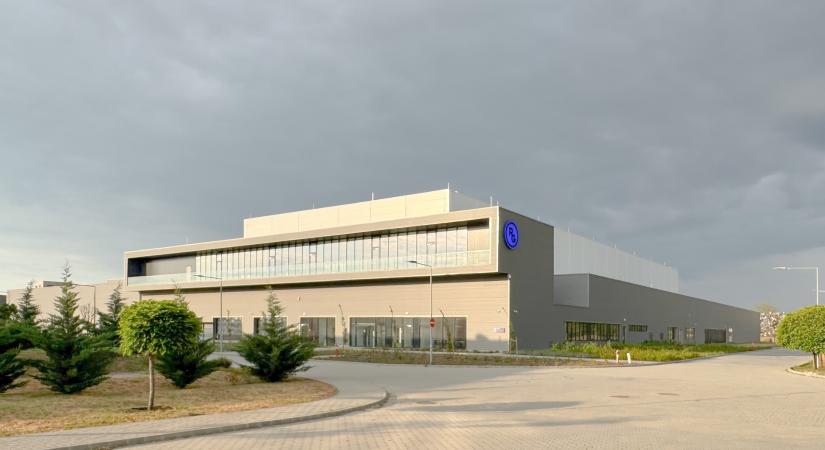 VEXP - a Richter új expedíciós raktára Vecsésen