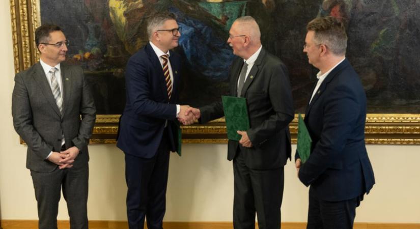 Egy színpadon a tudomány és a kultúra: összefogott a Debreceni Egyetem és a Csokonai Színház