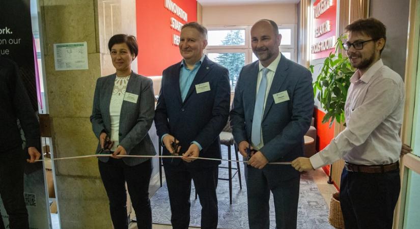 Pihenősarok és a duális képzés volt ma a középpontban a PEN-en