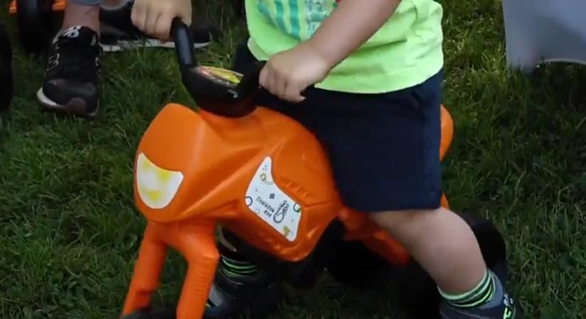 Még a bölcsődei kismotor-osztogatás szálai is Balásy Gyulához kötődnek
