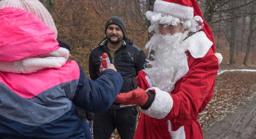 Sportosan keresik a Mikulást! Az arborétumban bárki összefuthat az ősz szakállúval