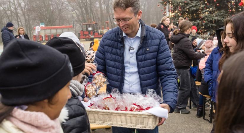 Hankó Balázs bejelentette, hogy tízezer táborozó és ezer család vesz részt a téli Erzsébet-táborokban
