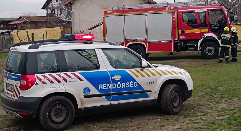 Tűz ütött ki egy melléképületben, egy 89 éves nőt kórházba került – fotók, videó