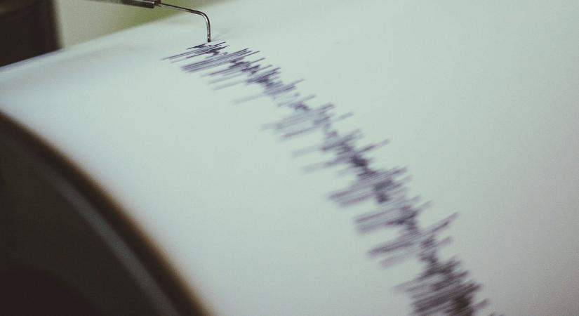 Kínában volt a földrengés, de a kazahok pánikoltak be