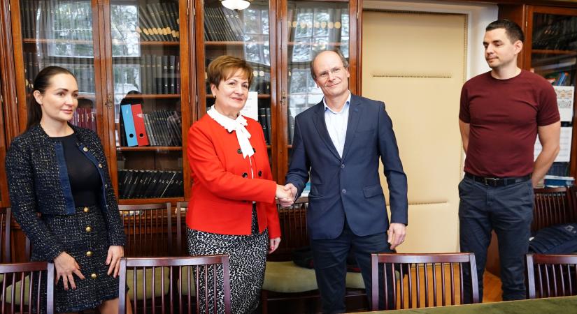 Hétmilliós támogatás a Debreceni Gyermekklinikának