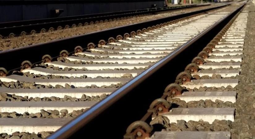 Most érkezett: súlyos vonatgázolás történt Gárdonyban, zajlik a mentés