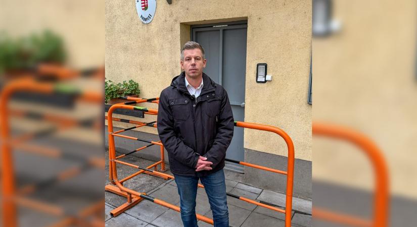 Magyar Péter megpróbált bemenni a Szőlő utcai javítóintézetbe, de nem engedték be