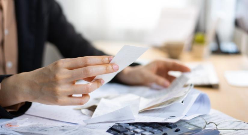 Figyelmeztető leveleket küld ki a NAV: adózók ezreit zárhatják ki a katából