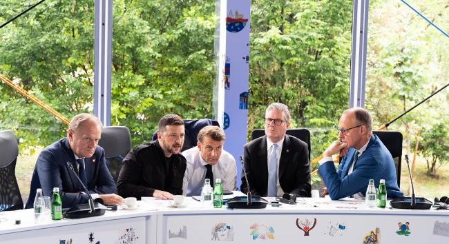 Macron és Merz figyelmeztette Zelenszkijt, hogy az Egyesült Államok elárulhatja – Spiegel