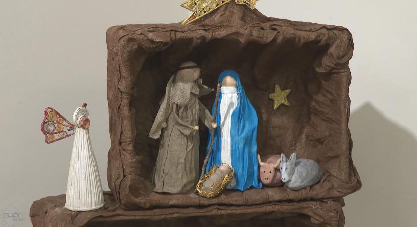 Áldott ünnepek címmel nyílt kiállítás