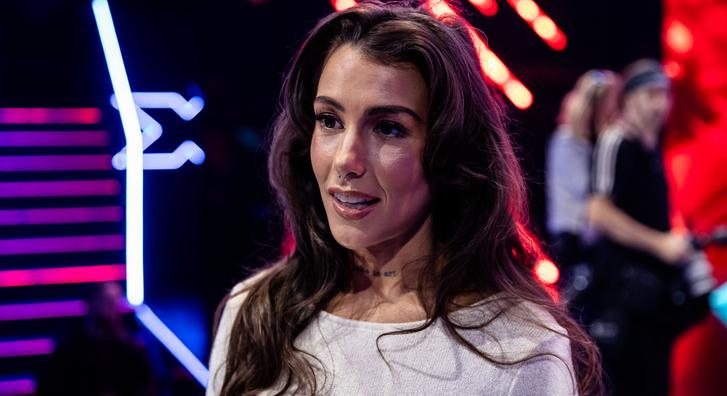 Tóth Andi váratlan bejelentést tett, két és fél év után újra mikrofont ragad