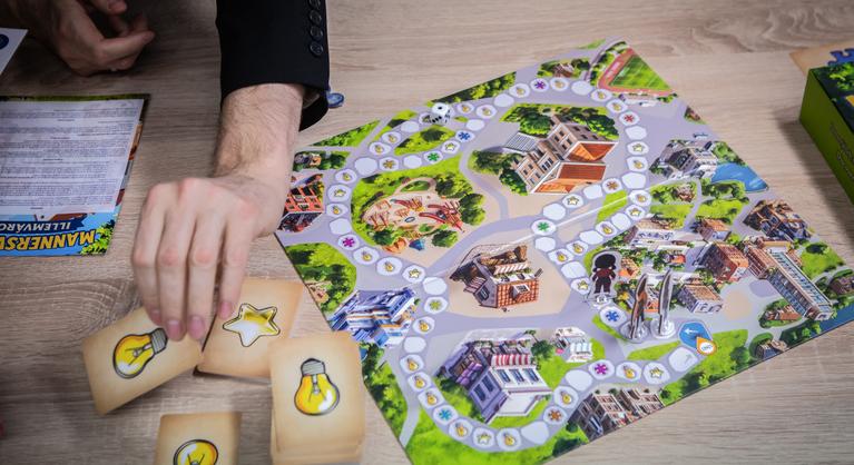 Megszületett Illemváros, ahol minden gyerek megtanul jól viselkedni