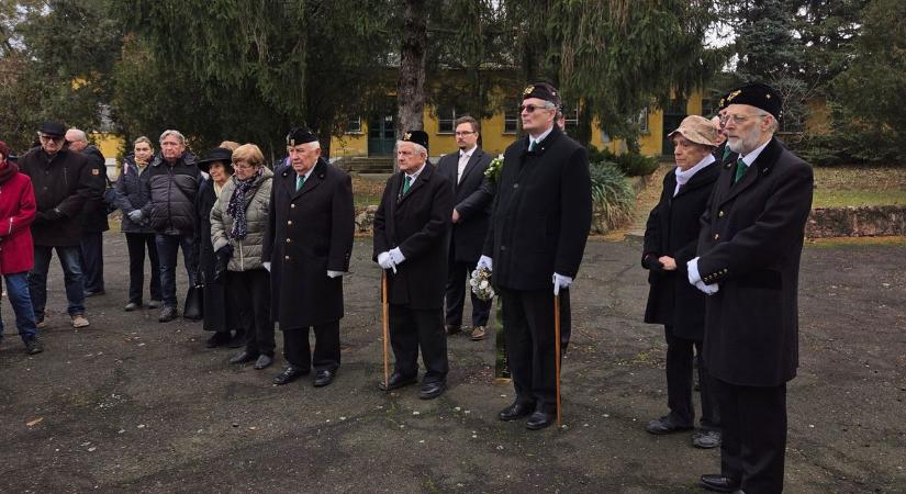 Méltó főhajtással tisztelegtek a XV/A akna 26 áldozata előtt Tatabányán