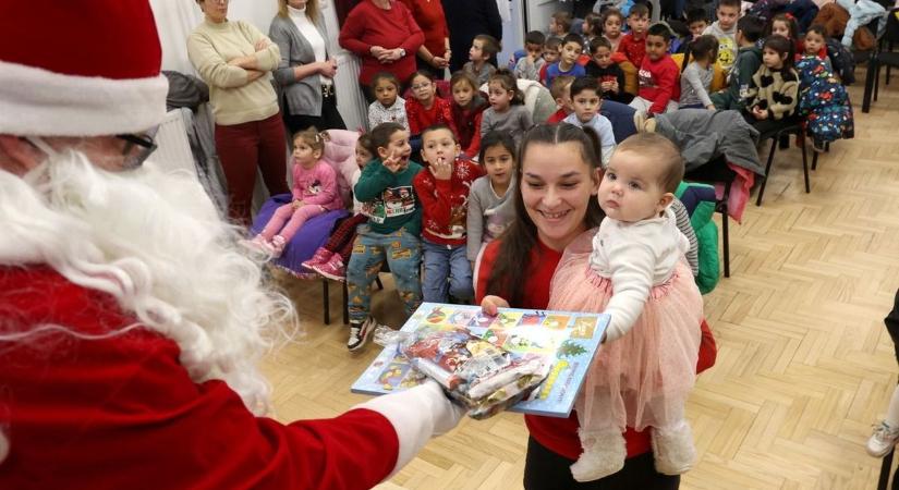 Minden gyerek jó volt Kaposszentjakabon - röpködtek is az ajándékok