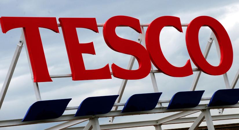 Visszahívott fekete tea a Tescónál: növényvédőszer-maradvány miatt lépett a hatóság