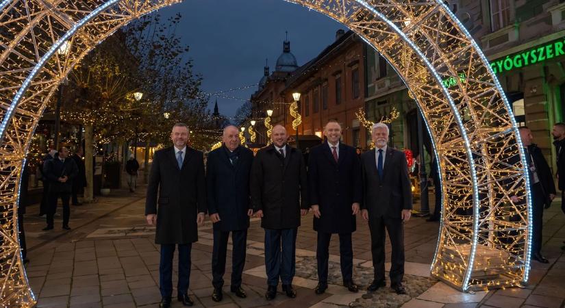 Esztergom volt a V4 államfői találkozójának helyszíne – Közép-Európa jövőjéről tárgyaltak