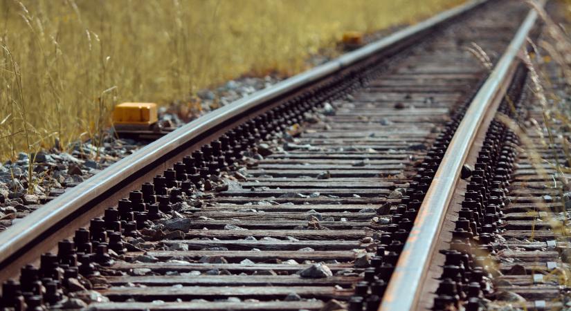 Holttestet találtak a vasúti sínek mellett Érdnél – van egy nagy kérdés