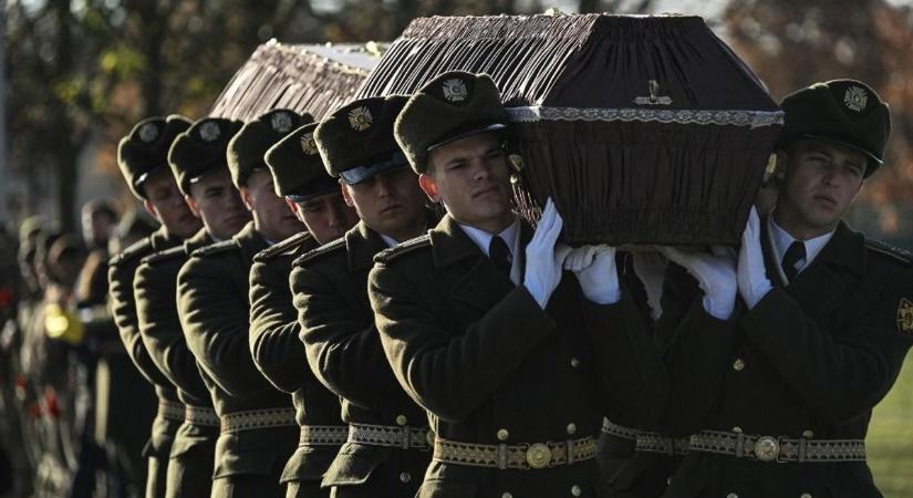Európa a háborús pszichózis jeleit mutatja, a magyarok nem akarnak koporsókat látni
