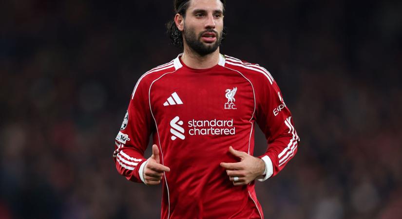 Elolvadsz: Szoboszlai Dominik édes fotón puszilja kislányát. Karácsonyfát vásárol együtt a család