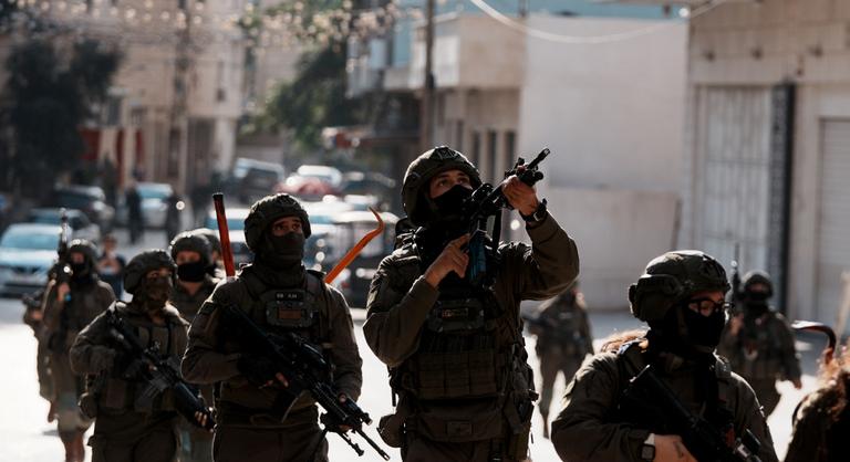 Izrael légicsapásokra figyelmeztetett Dél-Libanonban, a Hezbollah megsérthette a tűzszünetet