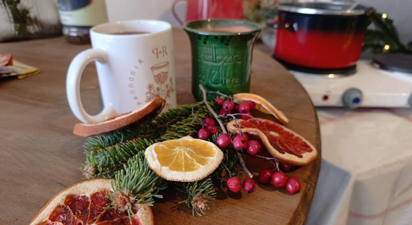 Elkészítettük Pápa egyik legfinomabb forralt borát (videó)